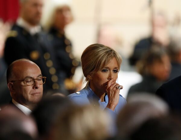 Супруга избранного президента Франции Эммануэля Макрона во время церемонии инаугурации - Sputnik Молдова