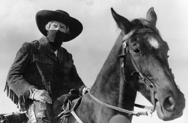 Олег Видов в роли Мориса Джеральда на съемках кинофильма Всадник без головы. - Sputnik Молдова