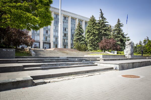 Лестница к правительству: минимум шесть поломанных ступенек. - Sputnik Молдова