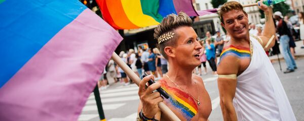 Participants carry a rainbow flag during the Gay Pride Parade on August 2, 2014, in Stockholm - Sputnik Moldova-România