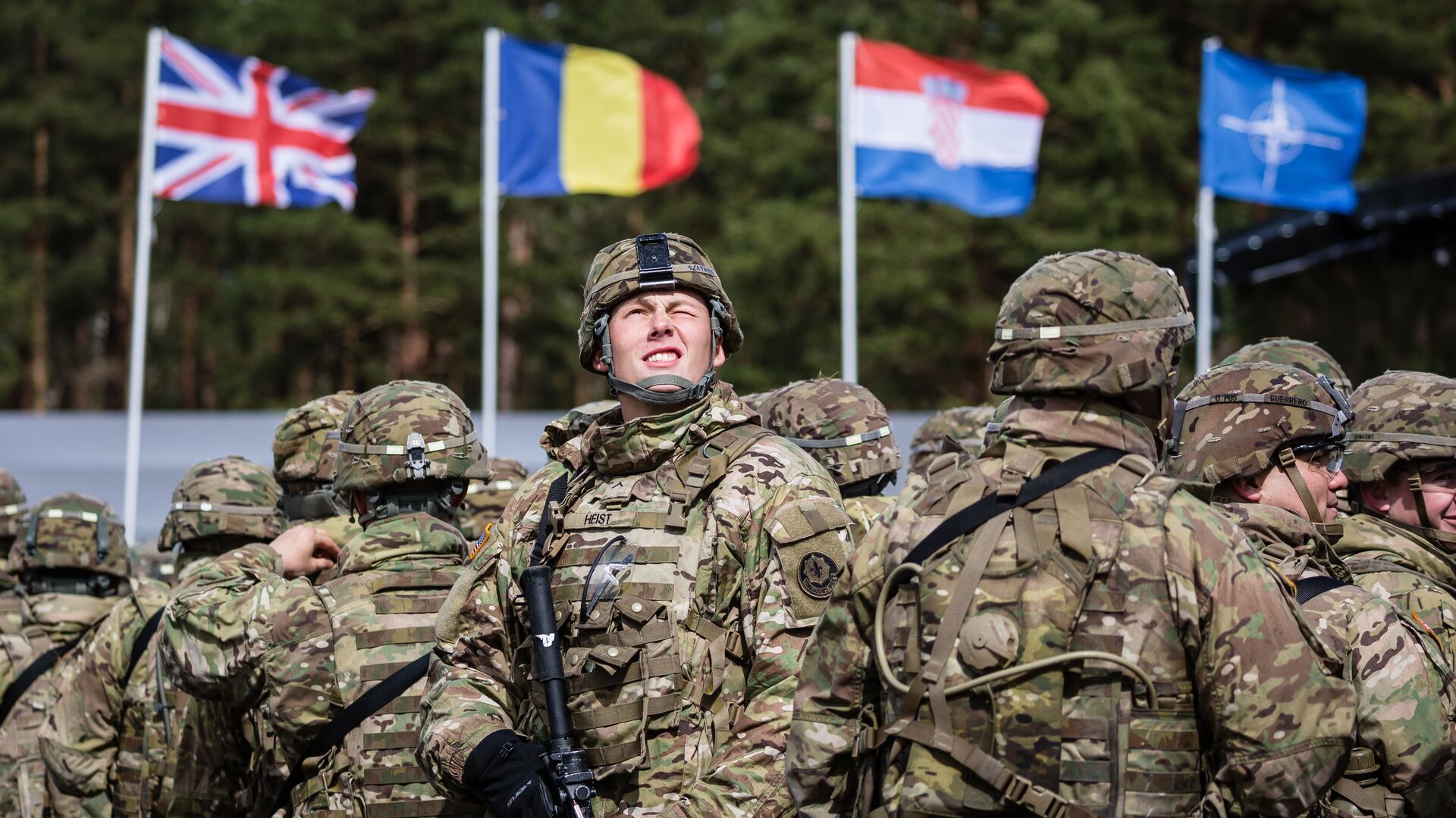 US soldiers are pictured prior the beginning of the official welcoming ceremony of NATO troops in Orzysz, Poland, on April 13, 2017. - Sputnik Moldova-România, 1920, 21.04.2022