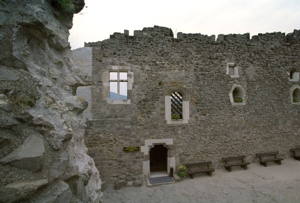 Руины Вышеградской крепости. Влад Цепеш (Дракула) провел в этой крепости в заточении двенадцать лет, куда его заключил Венгерский король Матьяш. - Sputnik Молдова