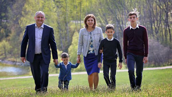 Igor Dodon cu familia sa - Sputnik Moldova