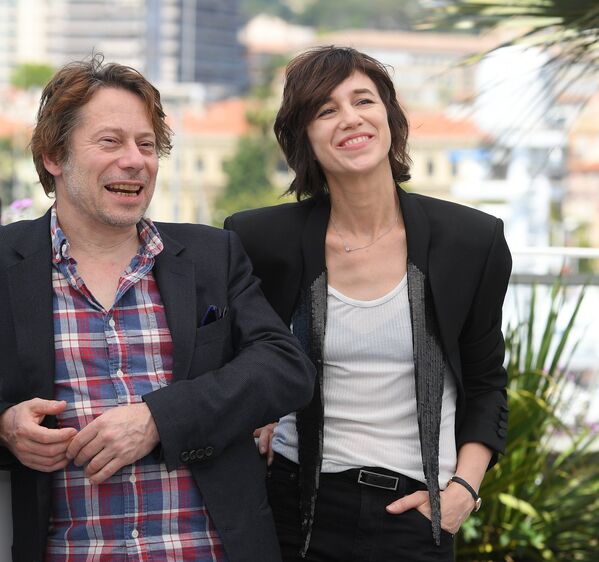 Actorii Mathieu Amalric și Charlotte Gainsbourg la Festivalul Internațional de Film de la Cannes. - Sputnik Moldova