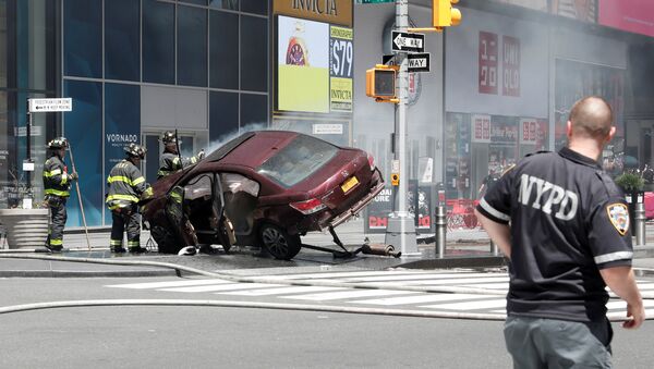 A vehicle that struck pedestrians and later crashed is seen on the sidewalk in New York City, U.S., May 18, 2017. - Sputnik Moldova
