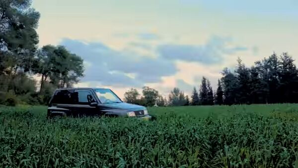 Își vinde vechiul automobil 4x4 cu ajutorul acestui videoclip - Sputnik Moldova-România