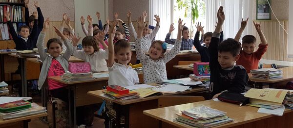 Школа - это не только Храм знаний, но и коллектив - Sputnik Moldova