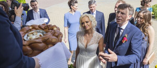 Dorin Chirtoacă și Anișoara Loghin - Sputnik Молдова