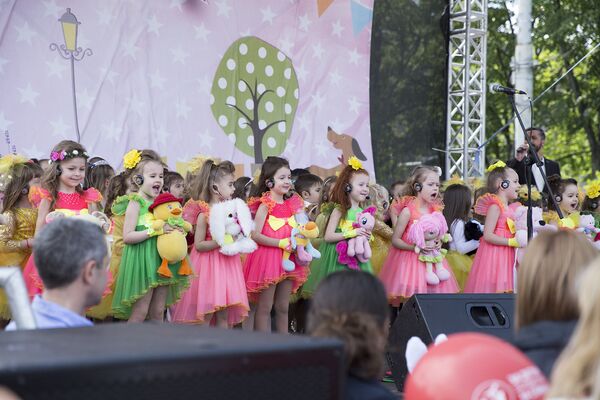 Фестиваль семьи открыли выступления детских коллективов - Sputnik Молдова