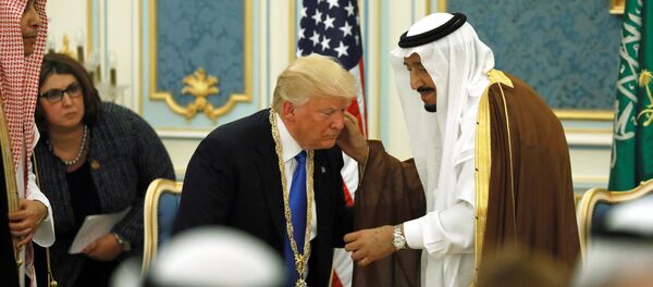 Saudi Arabia's King Salman bin Abdulaziz Al Saud (R) presents U.S. President Donald Trump (C) with the Collar of Abdulaziz Al Saud Medal at the Royal Court in Riyadh, Saudi Arabia May 20, 2017. Picture taken May 20, 2017 Saudi Arabia's King Salman bin Abdulaziz Al Saud (R) presents U.S. President Donald Trump (C) with the Collar of Abdulaziz Al Saud Medal at the Royal Court in Riyadh, Saudi Arabia May 20, 2017. Picture taken May 20, 2017 - Sputnik Moldova