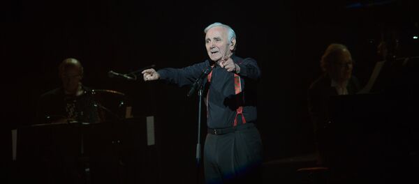 Шарль Азнавур на концерте в Ереване - Sputnik Молдова
