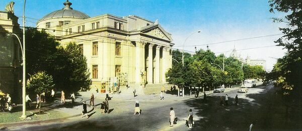 Кишинев: театр имени Пушкина, ныне - театр имени Еминеску - Sputnik Молдова