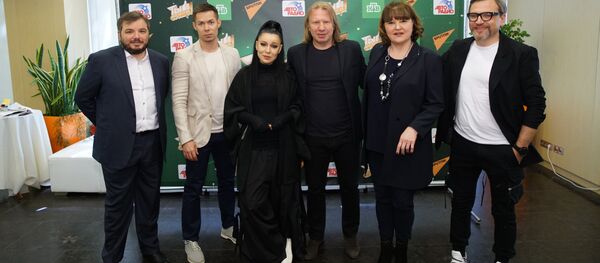 Генеральный продюсер телеканала НТВ Тимур Вайнштейн и члены звёздного жюри Ёлка, Стас Пьеха, Виктор Дробыш, Маргарита Суханкина, ведущий конкурса Вадим Такменёв - Sputnik Moldova