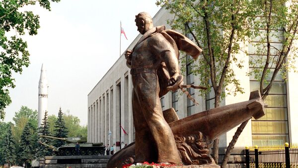 Памятник морякам погибшей атомной подводной лодки Курск - Sputnik Молдова