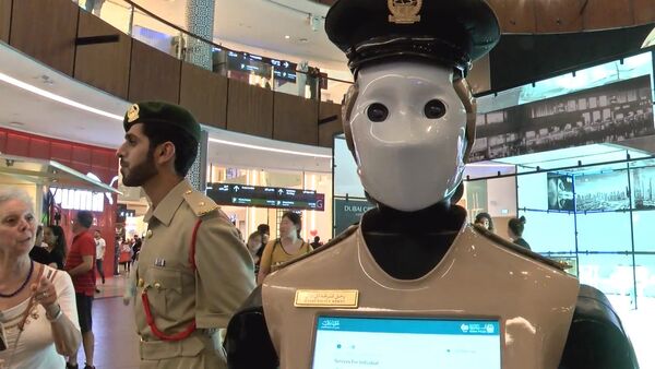 Робот-полицейский в Дубае - Sputnik Молдова