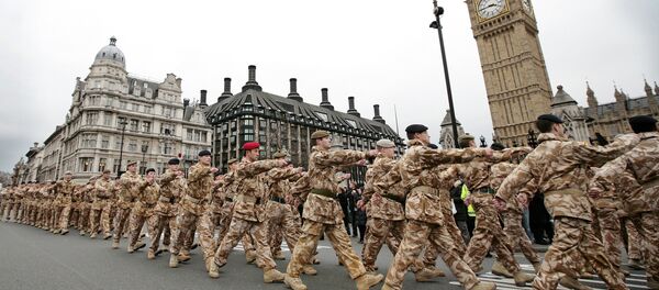 Soldiers from the British 7th Armoured Brigade who have returned from service on operations in Iraq march past Big Ben in London (File) - Sputnik Moldova-România