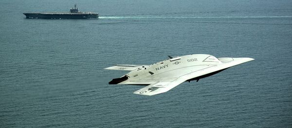 An X-47B Unmanned Combat Air System (UCAS) demonstrator flies near the aircraft carrier USS George H.W. Bush. - Sputnik Moldova-România
