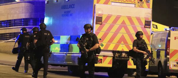 Police stand near an ambulance at Manchester Arena after reports of an explosion at the venue during an Ariana Grande concert on Monday, May 22, 2017. - Sputnik Moldova-România