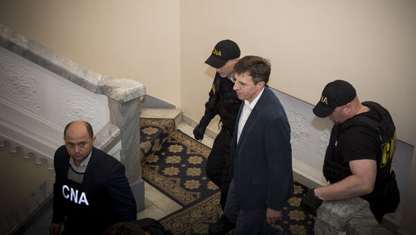 Dorin Chirtoacă este escortat de ofițerii CNA - Sputnik Moldova