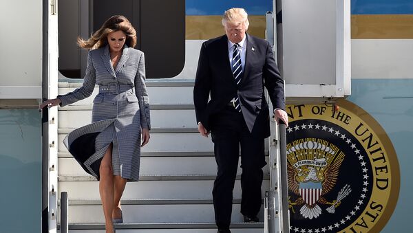 Президент США Дональд Трамп и первая леди Мелания Трамп в Брюссельском аэропорту - Sputnik Молдова