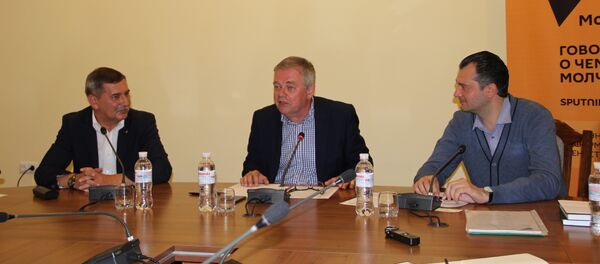 Сергей Скворцов, Владимир Мамонтов и Вячеслав Пержу Сергей Скворцов, Владимир Мамонтов и Вячеслав Пержу - Sputnik Молдова