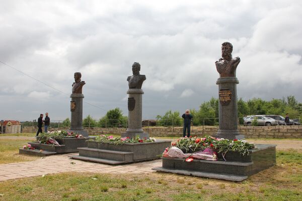 Открытие бюстов Михаила Барклая-де-Толли и Якова Кульнева в пантеоне русской воинской славы перед стенами Бендерской крепости - Sputnik Молдова