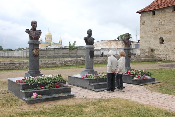 Открытие бюстов Михаила Барклая-де-Толли и Якова Кульнева в пантеоне русской воинской славы перед стенами Бендерской крепости - Sputnik Молдова