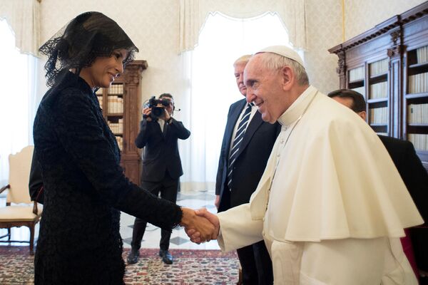 Первая леди США Меланья Трамп и Папа Римский Франциск в Ватикане - Sputnik Молдова