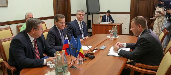 Întrevederea dintre consulul general al României la Rostov pe Don, Daniel Mihai Rășică, și guvernatorul regiunii Astrahan, Aleksandr Jilkin - Sputnik Moldova-România