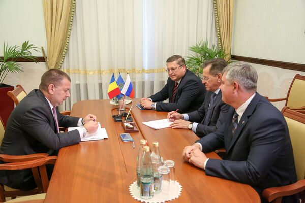 Întrevederea dintre consulul general al României la Rostov pe Don, Daniel Mihai Rășică, și guvernatorul regiunii Astrahan, Aleksandr Jilkin Întrevederea dintre consulul general al României la Rostov pe Don, Daniel Mihai Rășică, și guvernatorul regiunii Astrahan, Aleksandr Jilkin - Sputnik Moldova-România
