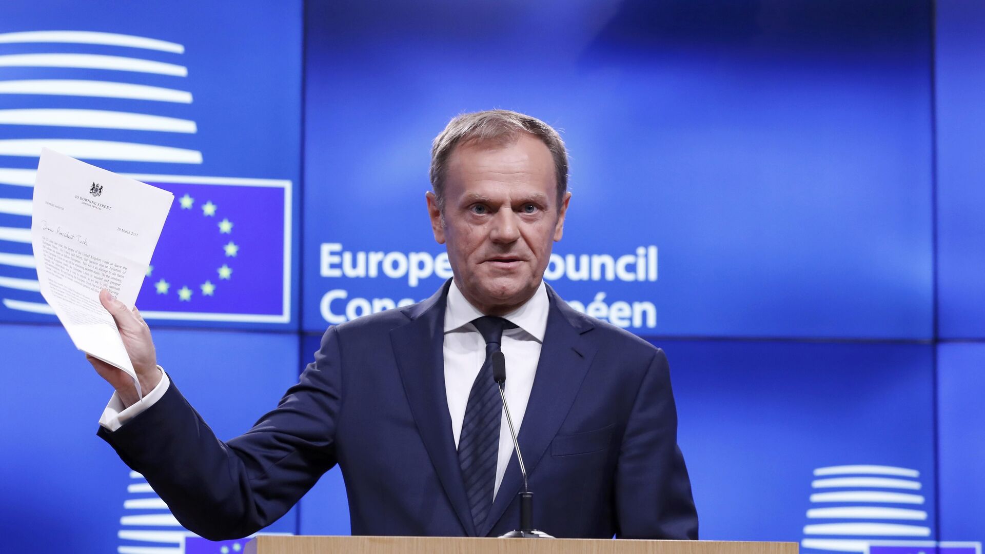 European Council President Donald Tusk holds a news conference after receiving British Prime Minister Theresa May's Brexit letter in notice of the UK's intention to leave the bloc under Article 50 of the EU's Lisbon Treaty to EU Council President Donald Tusk in Brussels, Belgium March 29, 2017. - Sputnik Moldova-România, 1920, 13.09.2021