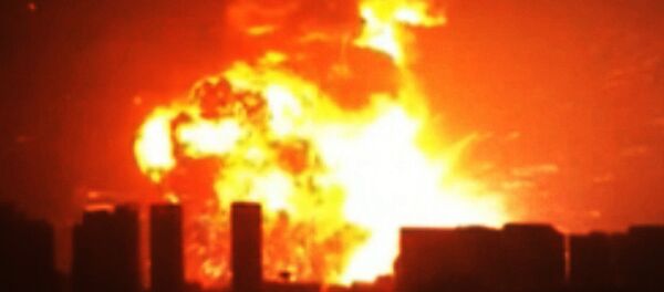 Мощные взрывы на складе опасных веществ в Тяньцзине. Съемки очевидцев - Sputnik Moldova