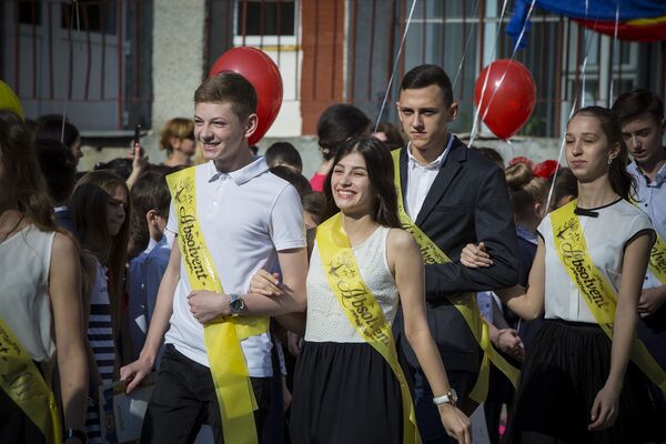 Радостные лица - наконец-то уроки позади - Sputnik Молдова