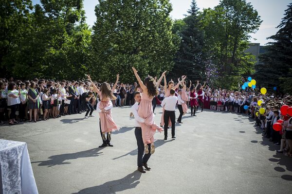 Танец выпускников - Sputnik Молдова