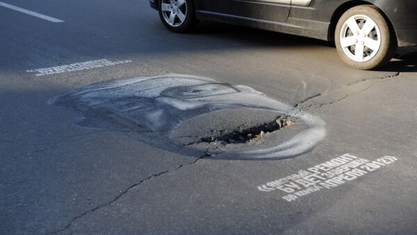 Caricaturi pe asfalt in locurile cu gauri - Sputnik Moldova