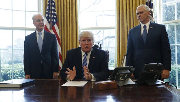 President Donald Trump, flanked by Health and Human Services Secretary Tom Price, left, and Vice President Mike Pence, meets with members of the media regarding the health care overhaul bill, Friday, March 24, 2017, in the Oval Office of the White House in Washington. - Sputnik Moldova-România