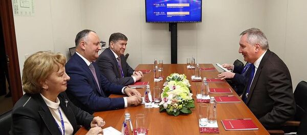 Президент Молдовы Игорь Додон провел встречу с заместителем председателя правительства Российской Федерации Дмитрием Рогозиным Президент Молдовы Игорь Додон провел встречу с заместителем председателя правительства Российской Федерации Дмитрием Рогозиным - Sputnik Молдова