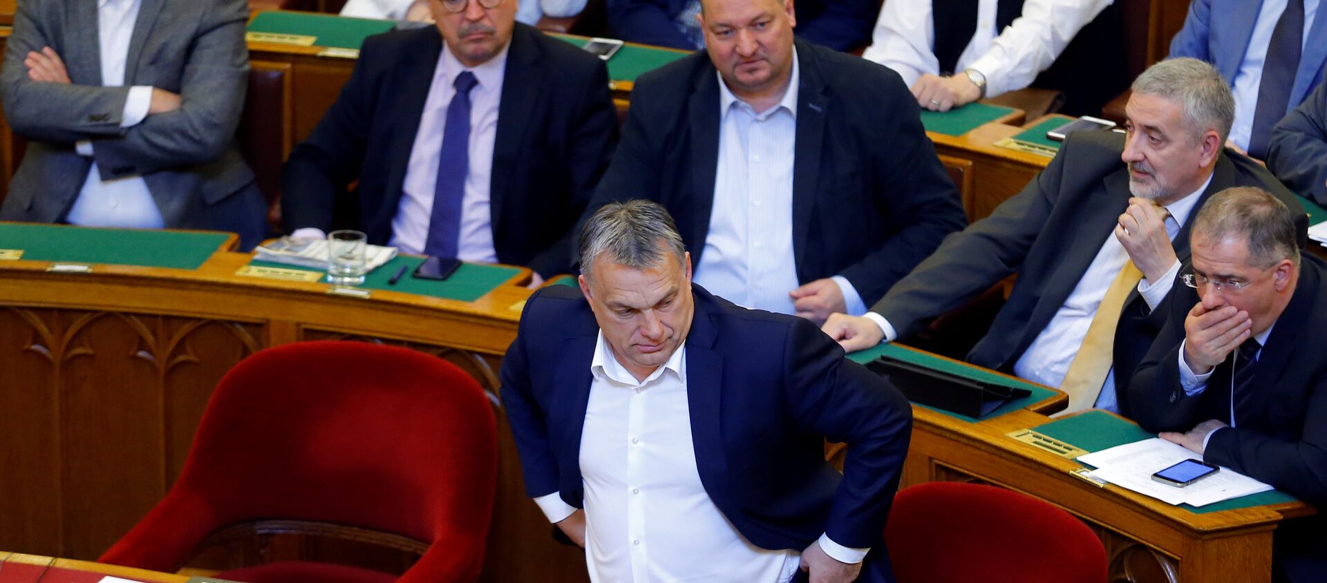 Hungarian Prime Minister Viktor Orban arrives to a vote on a bill tightening regulations on foreign universities operating in Hungary. - Sputnik Moldova-România, 1920, 22.01.2021