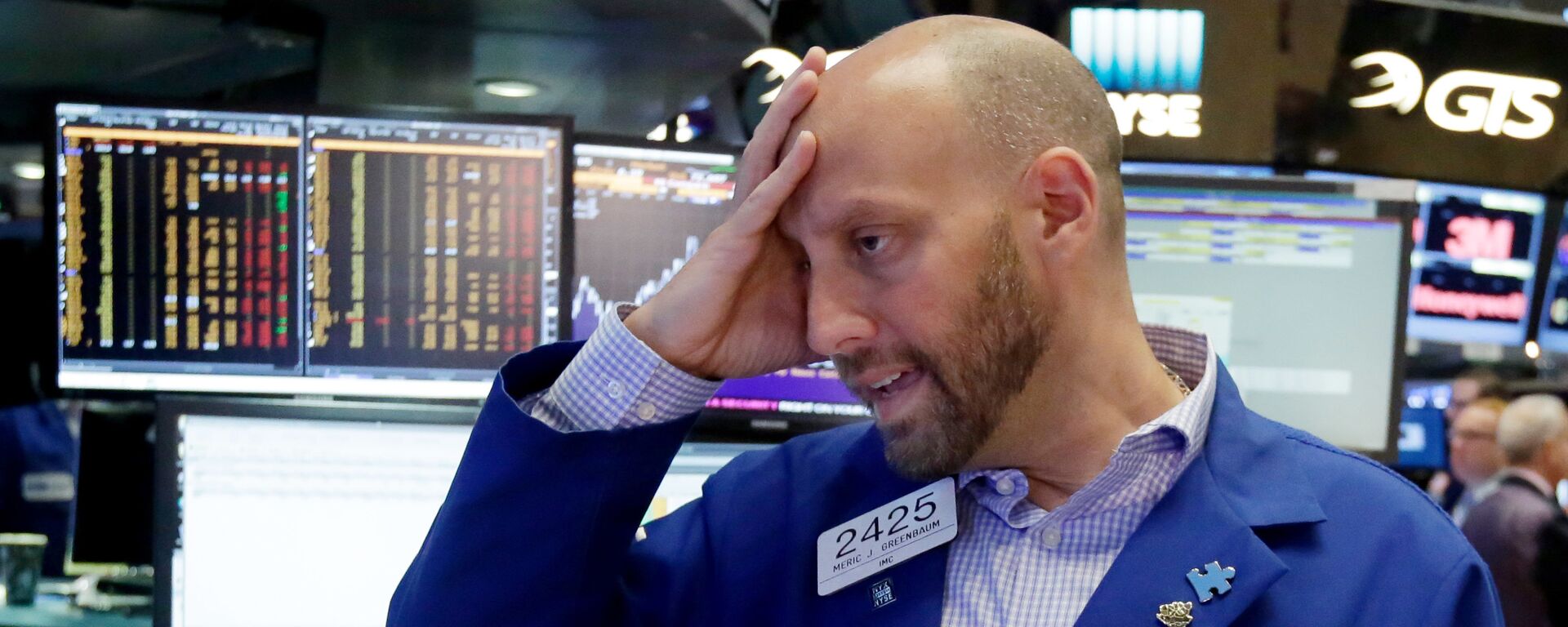 Specialist Meric Greenbaum works at his post on the floor of the New York Stock Exchange, Friday, June 24, 2016. U.S. stocks are plunging in early trading after Britons voted to leave the European Union. - Sputnik Moldova-România, 1920, 30.10.2021