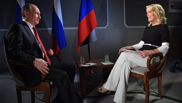 June 3, 2017. Russian President Vladimir Putin and CNN anchor Megyn Kelly during an interview on the sidelines of the 2017 St. Petersburg International Economic Forum - Sputnik Moldova-România