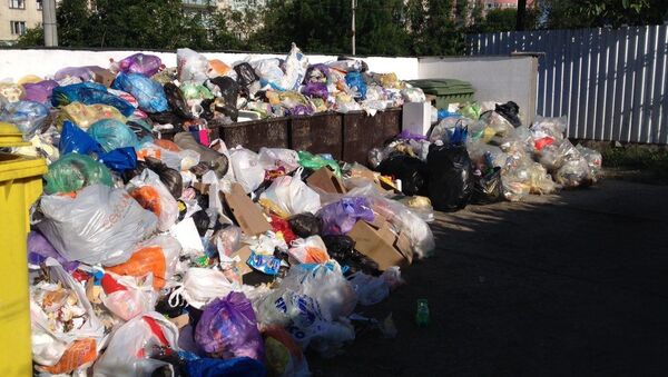 Tomberoane cu gunoi în Chișinău - Sputnik Moldova
