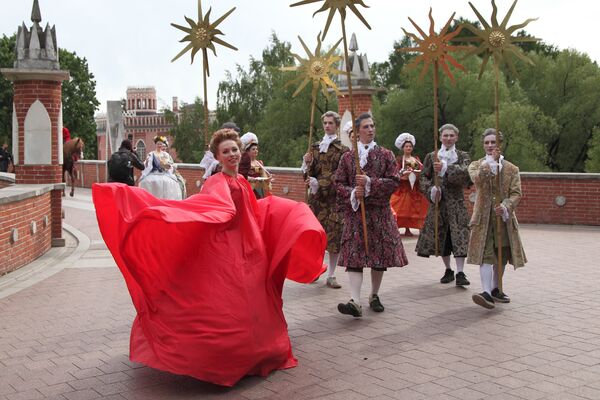 Яркое открытие фестиваля Времена и эпохи. Собрание в парке Царицыно - Sputnik Молдова