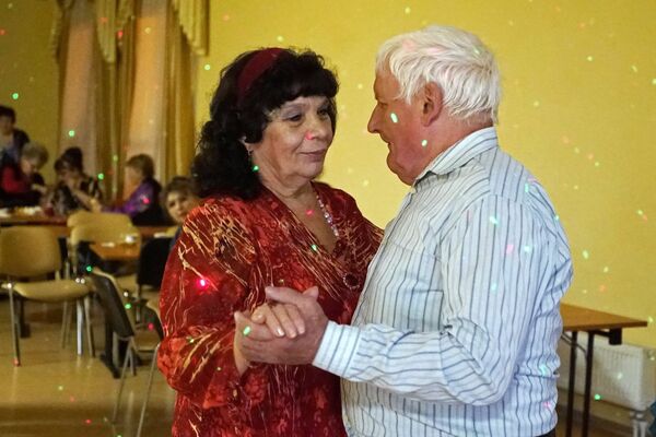 У пожилых людей сегодня не так много поводов для радости. У пожилых людей сегодня не так много поводов для радости. - Sputnik Молдова