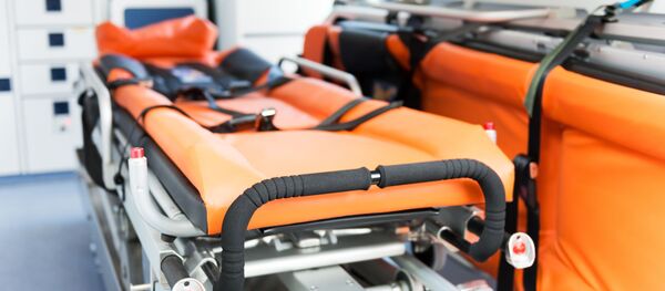 Каталка в машине скорой помощи - Sputnik Молдова