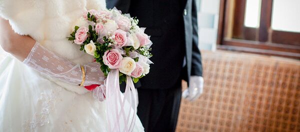 Жених и невеста на бракосочетании Жених и невеста на бракосочетании - Sputnik Молдова