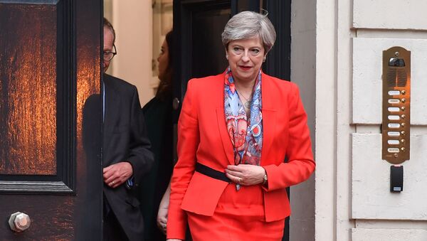 British Prime Minister Theresa May leaves the Conservative Party HQ in central London, on June 9, 2017, hours after the polls closed in the British general election. - Sputnik Moldova-România