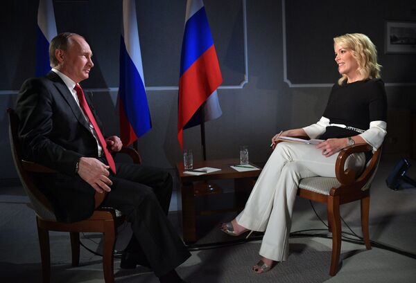 Президент России Владимир Путин и телеведущая NBC News Меган Келли во время интервью - Sputnik Молдова