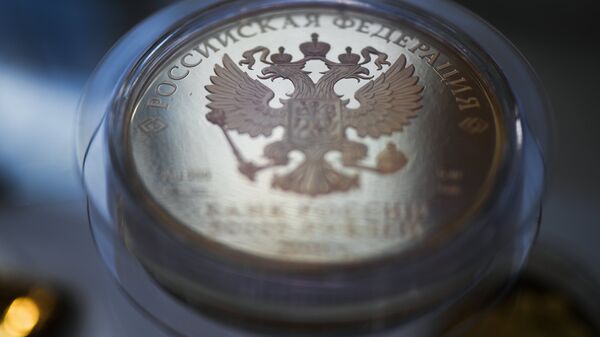 Monedă de aur în valoare de 50000 de ruble rusești - Sputnik Moldova-România