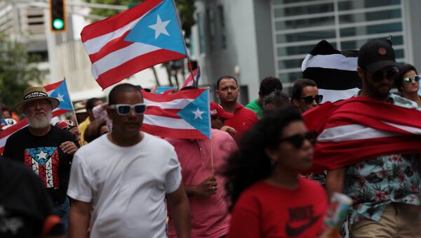 People march in support of Puerto Rico becoming an independent nation as the economically struggling U.S. island territory voted overwhelmingly on Sunday in favour of becoming the 51st state, in San Juan, Puerto Rico June 11, 2017 - Sputnik Moldova-România