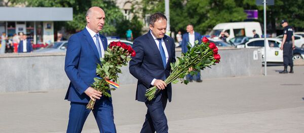 Pavel Filip și Andrian Candu au comemorat victimele deportărilor staliniste Pavel Filip și Andrian Candu au comemorat victimele deportărilor staliniste - Sputnik Moldova